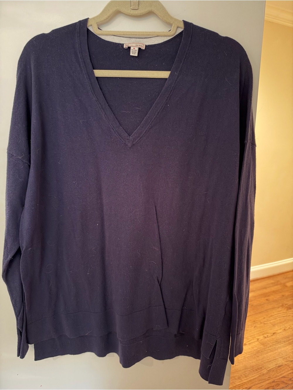 GAP Men's V-Neck Sweater in Dark Navy